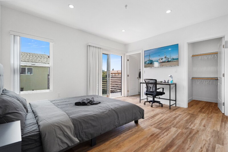 9513 Baring Cross St in Los Angeles, CA - Building Photo