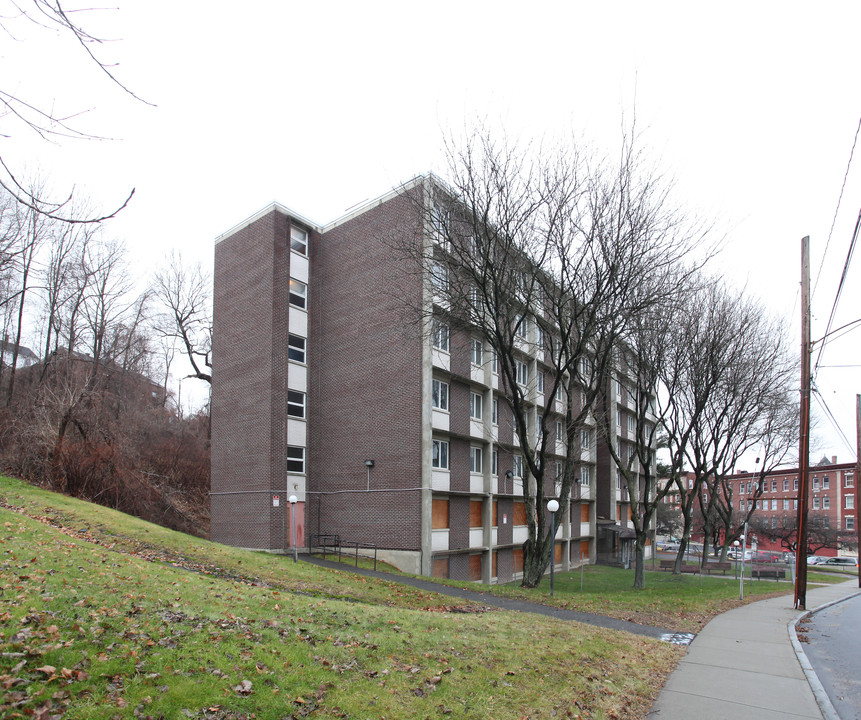 1090-1106 Bank St in Waterbury, CT - Building Photo