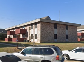 305 Greenbriar St in Deridder, LA - Building Photo