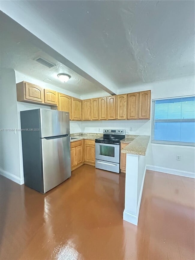 2021 Bay Dr in Miami Beach, FL - Building Photo - Building Photo