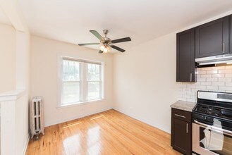 2000 W Foster Ave in Chicago, IL - Building Photo - Building Photo