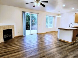 19117 97th Ave Ct E in Puyallup, WA - Building Photo