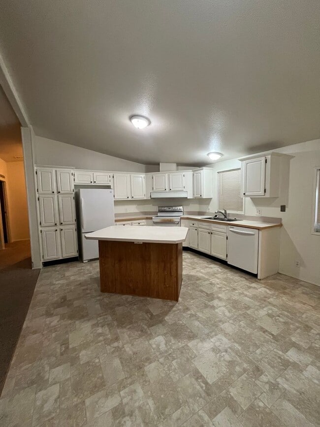 379 S 71st St in Springfield, OR - Building Photo - Building Photo