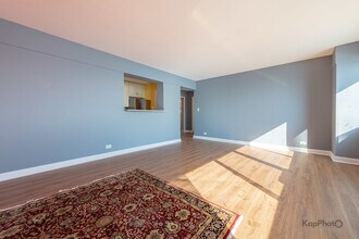 7337 S South Shore Dr in Chicago, IL - Building Photo - Building Photo
