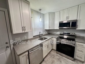 1093 N Main St in Akron, OH - Building Photo - Building Photo