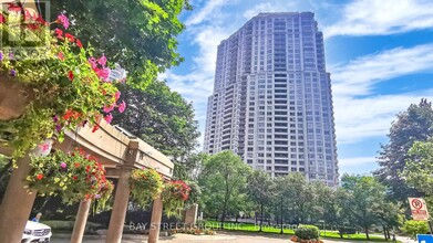 25-825 Kingsbridge Garden Cir in Mississauga, ON - Building Photo - Building Photo