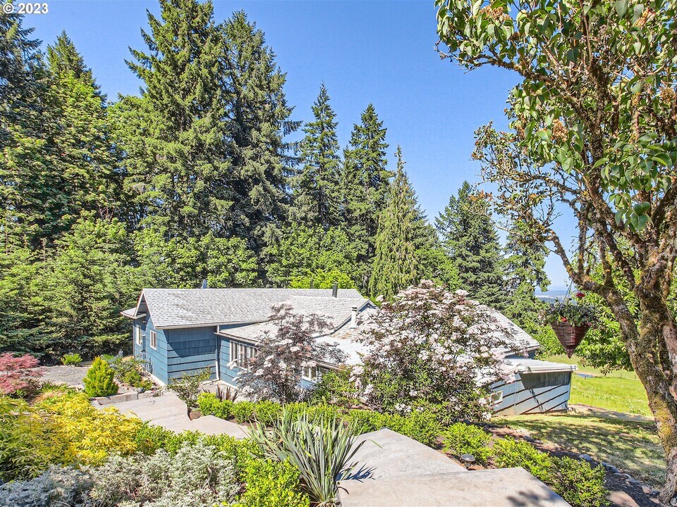 32345 Baumgardner Ln in Scappoose, OR - Building Photo