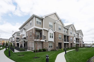 Autumn Hills in Woodbridge, NJ - Building Photo - Building Photo