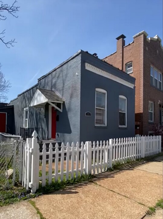 2831 Iowa Ave in St. Louis, MO - Building Photo