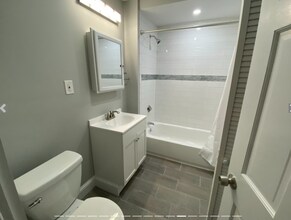 73 Hall Ave, Unit 2 in Somerville, MA - Foto de edificio - Building Photo