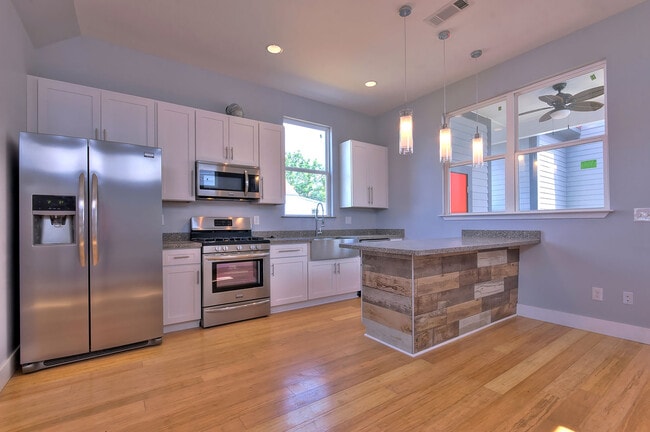 3205 Gravier Street, Unit Front Unit in New Orleans, LA - Building Photo - Building Photo