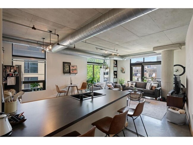 property at 720 N 4th St