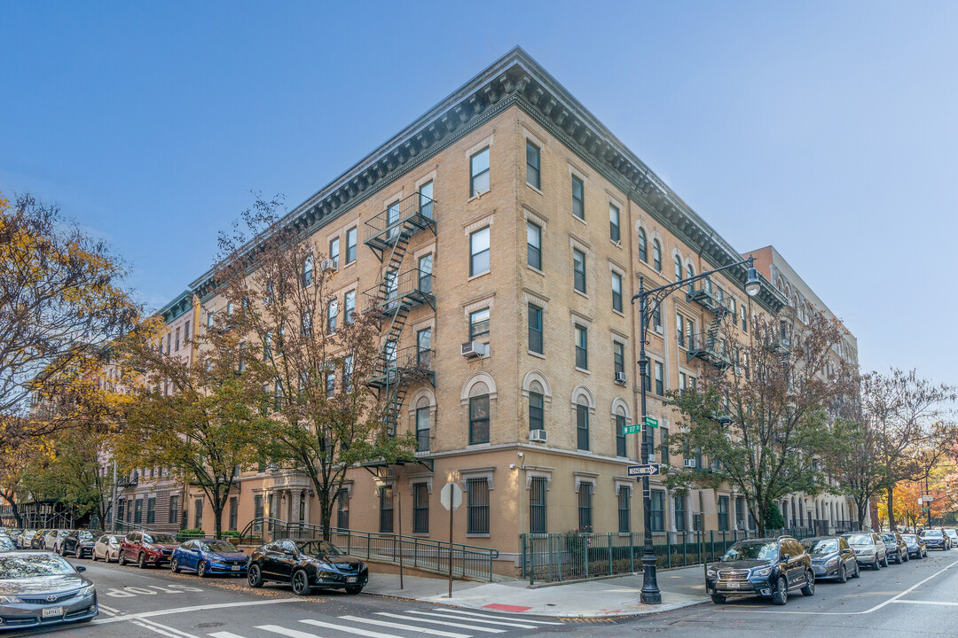 Morningside Court Condos in New York, NY - Foto de edificio