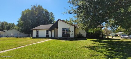 527 Raintree Cir in Jacksonville, NC - Building Photo - Building Photo