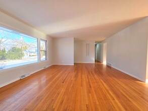 29 E Lake Shore Dr in Round Lake Park, IL - Building Photo - Building Photo