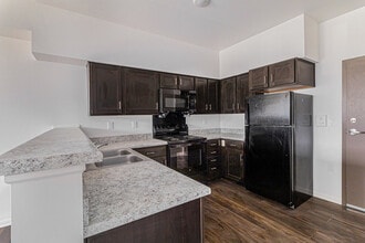 7850 East Jefferson in Detroit, MI - Building Photo - Building Photo