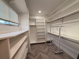 98 Bunker Ln in Hicksville, NY - Building Photo