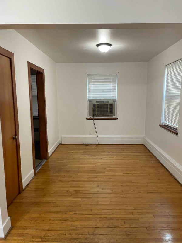 10 N Court St in Luray, VA - Building Photo - Building Photo