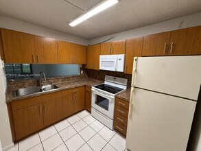 3396 Foxcroft Rd in Miramar, FL - Building Photo - Building Photo