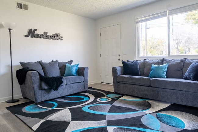 3902 Drakes Branch Rd in Nashville, TN - Building Photo - Building Photo