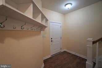 6 Manchester Dr in Hatboro, PA - Building Photo - Building Photo