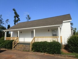 123 Old Corinth Rd in Newnan, GA - Building Photo