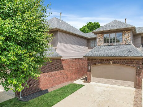 29721 Francesca Ln in Chesterfield, MI - Foto de edificio