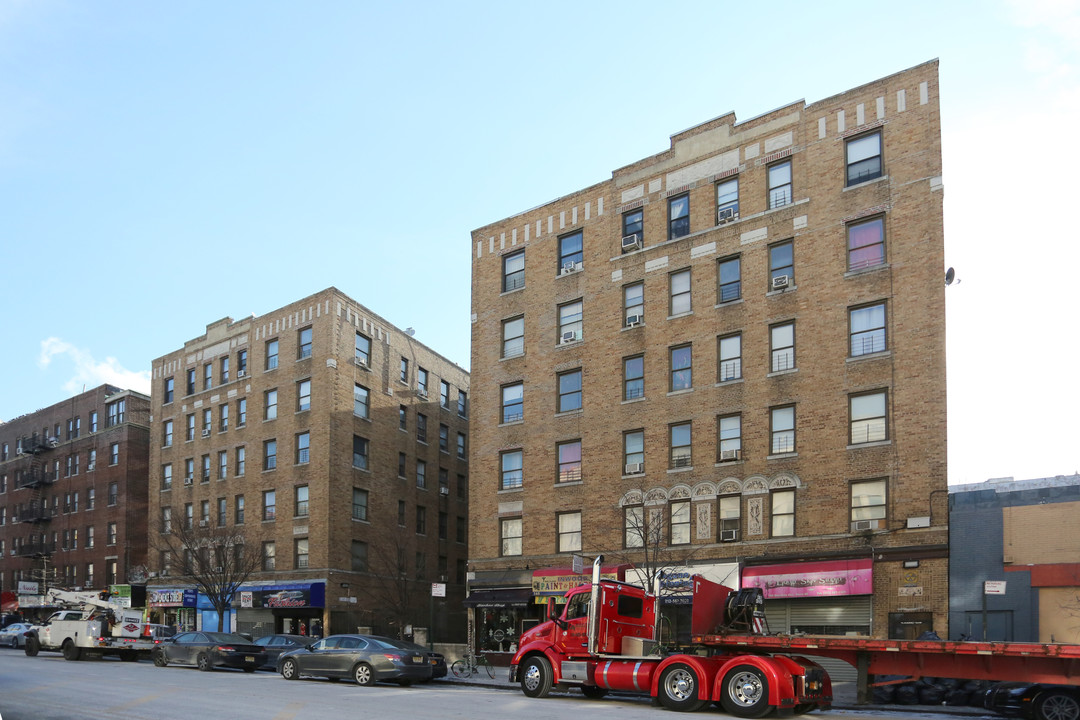 165-175 Sherman Ave in New York, NY - Building Photo