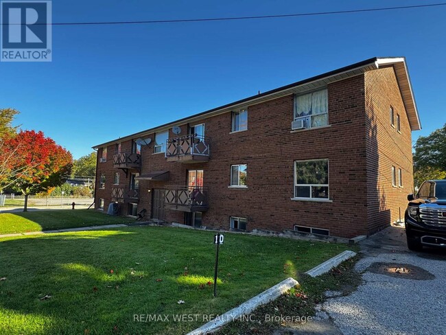 3-3 Faulkner St in Orangeville, ON - Building Photo - Building Photo