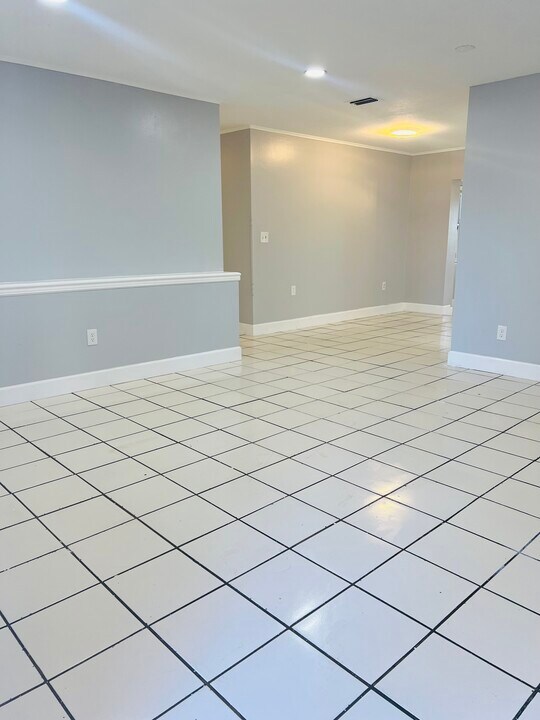 10548 66th Ave in Seminole, FL - Building Photo