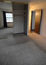 806 Old Settlers Trail in Hopkins, MN - Building Photo - Building Photo