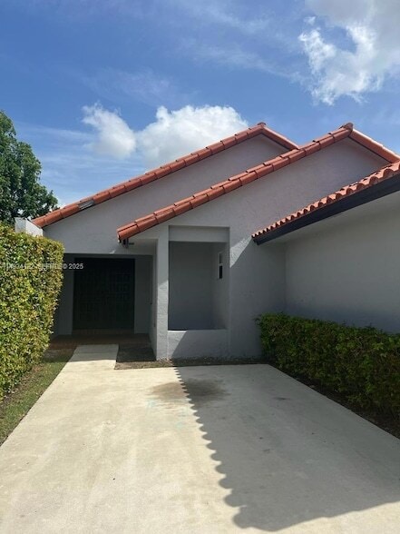 14333 SW 102nd St in Miami, FL - Foto de edificio - Building Photo