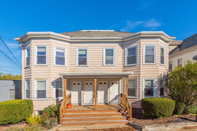 52 Roslyn St, Unit 2 in Salem, MA - Building Photo - Building Photo