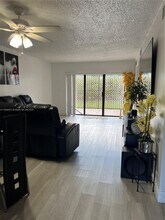 8879A Fontainebleau Blvd in Miami, FL - Building Photo - Building Photo