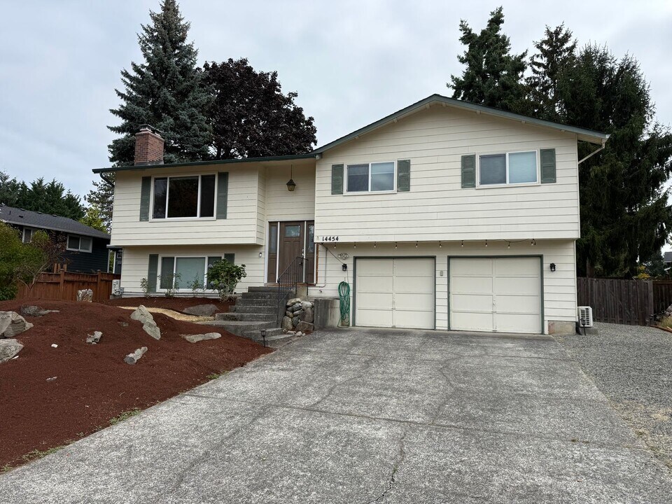 14454 129th Ave NE in Kirkland, WA - Foto de edificio