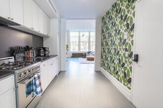 112 E 10th St in New York, NY - Building Photo - Building Photo