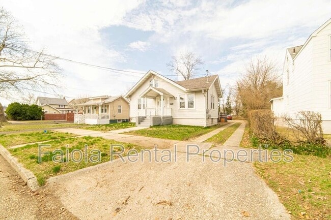 property at 426 W Peach St