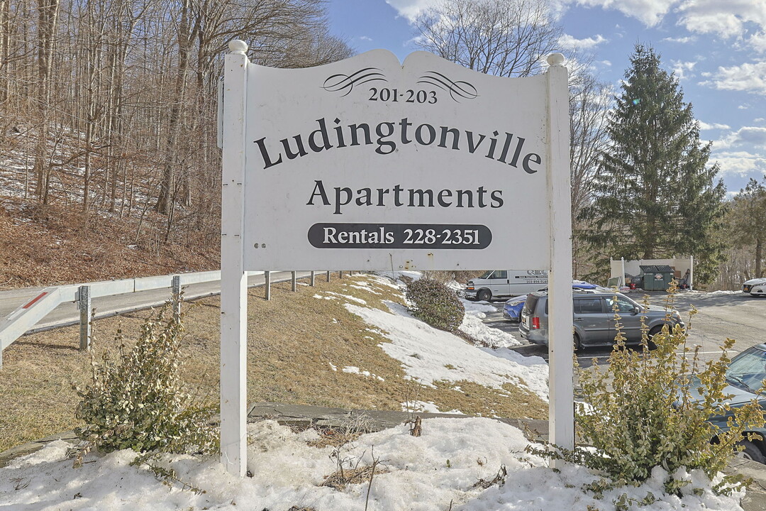 Ludingtonville Apartments in Holmes, NY - Building Photo