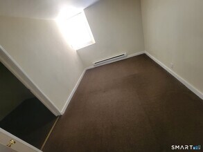 20 Lounsbury Ave in Waterbury, CT - Building Photo - Building Photo