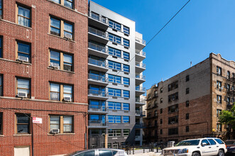 390 E Mosholu Pky S in Bronx, NY - Foto de edificio - Building Photo