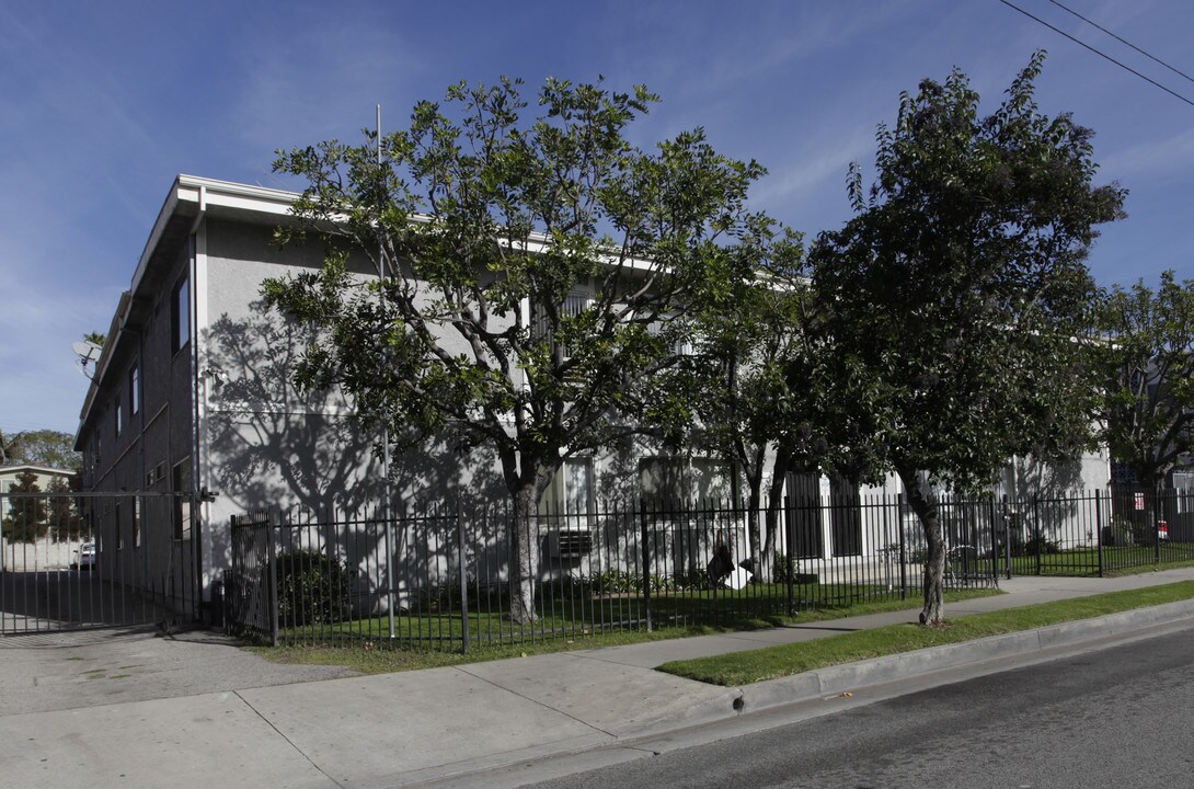 12745 Vanowen St in North Hollywood, CA - Building Photo