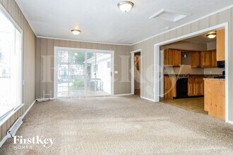 6114 Fee Fee Rd in Hazelwood, MO - Building Photo - Building Photo