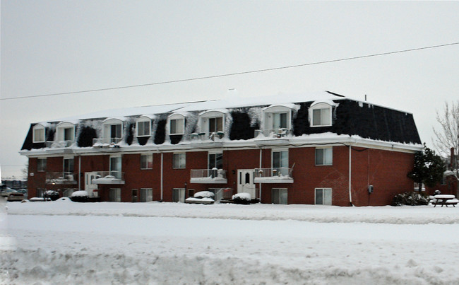 2100 Tower Blvd in Lorain, OH - Building Photo - Building Photo