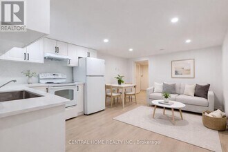 12 Scarden Ave in Toronto, ON - Building Photo - Building Photo