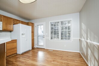 936 Heatherstone Dr in Winston-Salem, NC - Foto de edificio - Building Photo