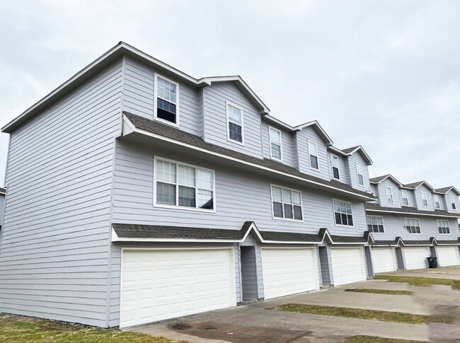 property at 6710 S Utica Pl