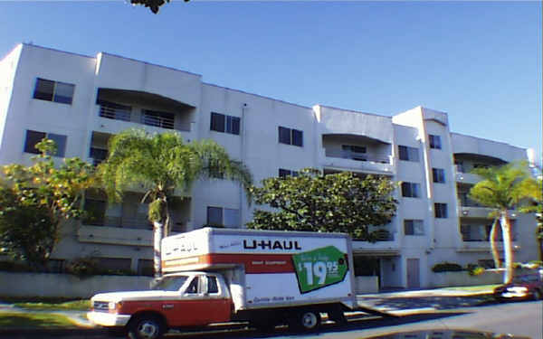 9323-9329 Isis Ave in Los Angeles, CA - Foto de edificio