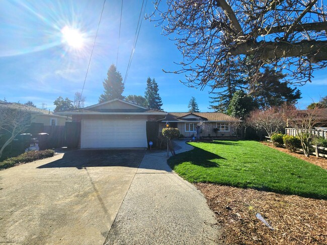 1420 Brookmill Rd in Los Altos, CA - Building Photo - Building Photo