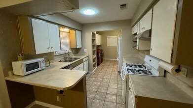 1011 Chesapeake Dr, Unit Unit A in Austin, TX - Building Photo - Building Photo