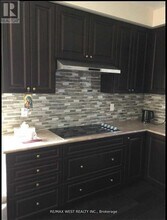 3052 Max Khan Blvd in Oakville, ON - Building Photo - Building Photo